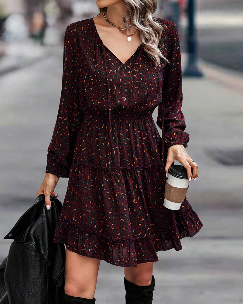 Kleid mit V-Ausschnitt und bedruckter A-Linie