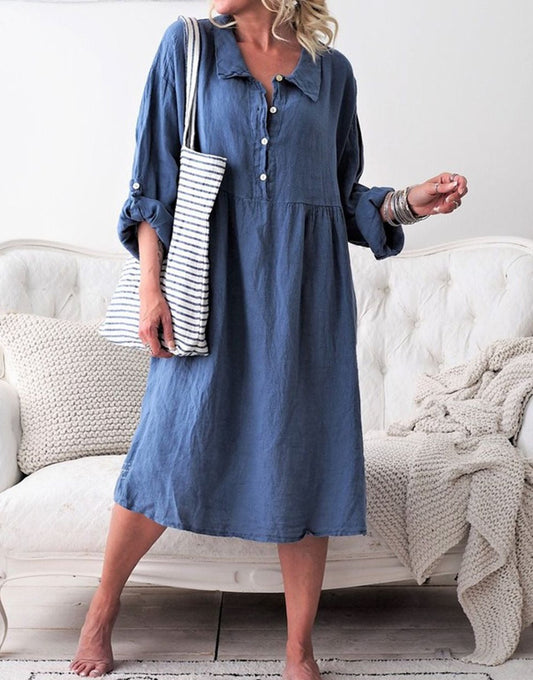 Einfaches Stoffkleid mit Knöpfen und Hemdkragen mit langen Ärmeln
