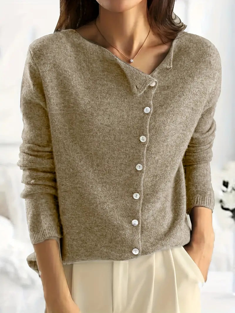 Schlichte asymmetrische Strickjacke mit Knopfverschluss