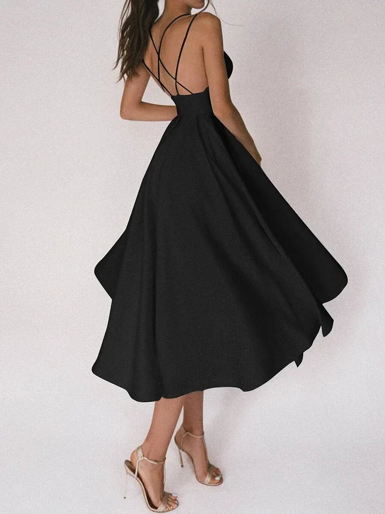 Elegantes trägerloses Kleid mit V-Ausschnitt