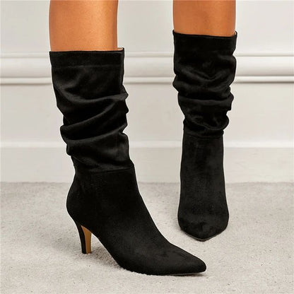 Wadenhohe Stiefel aus Wildleder mit hohen Absätzen - Gillian