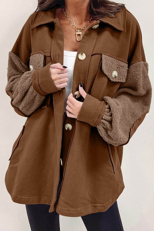 Braunes Oversize-Überhemd mit sichtbaren Nähten und Ellbogenriemen
