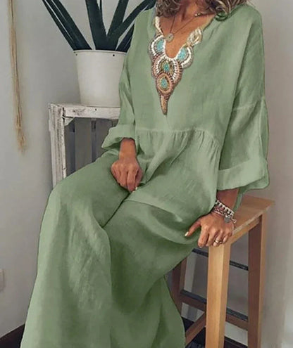 Freizeitkleid mit langen Ärmeln und V-Ausschnitt