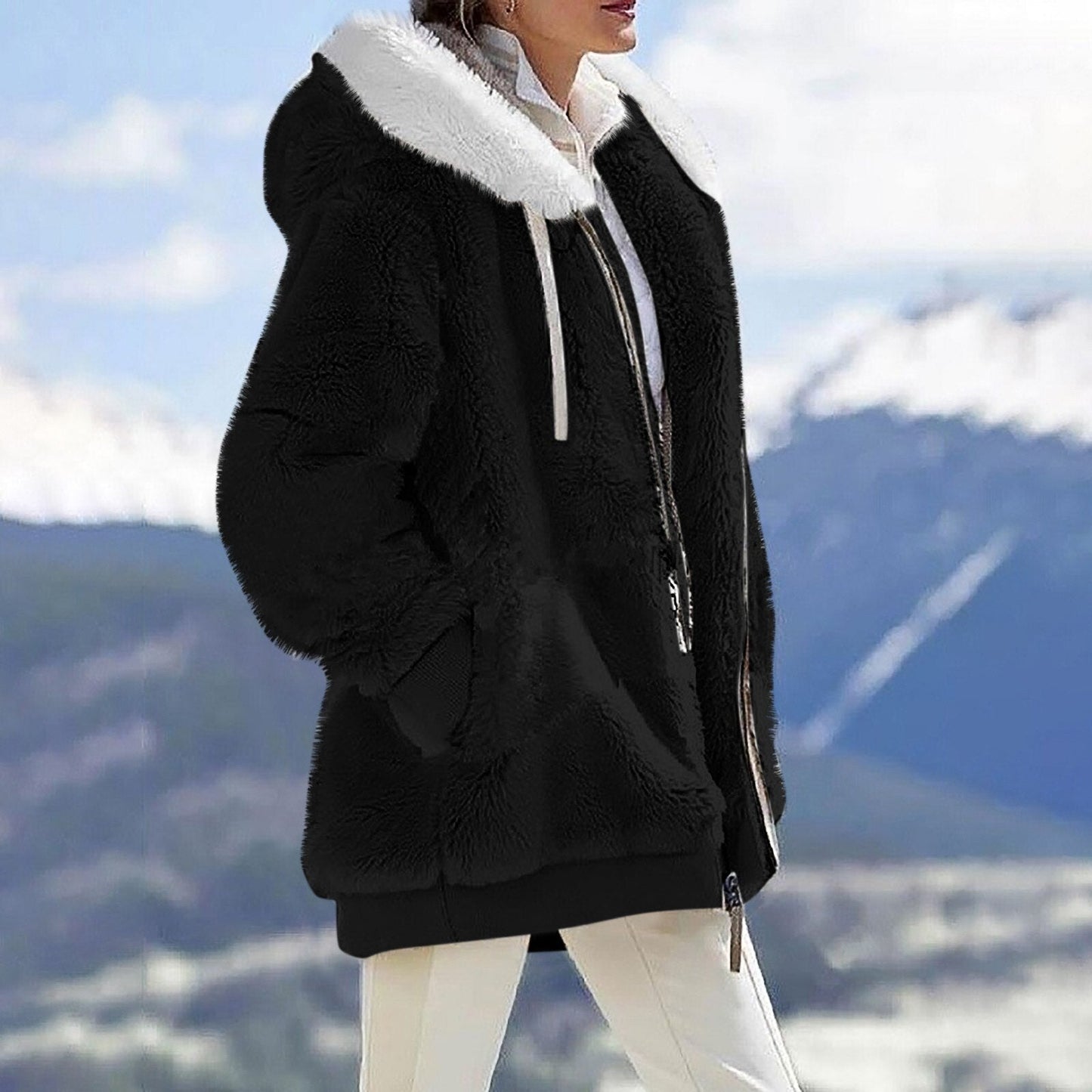 Weiche Jacke mit Kapuze