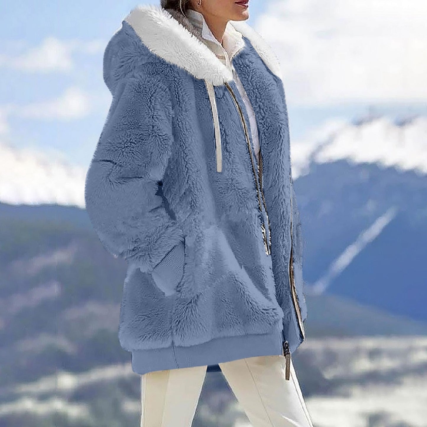 Weiche Jacke mit Kapuze
