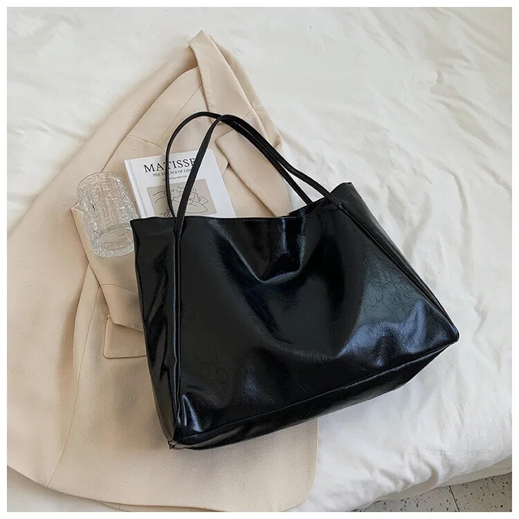 Vivienne - Eleganz und Funktionalität in einer Großen Tasche