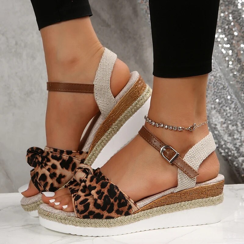 CM | Modische Sandalen
