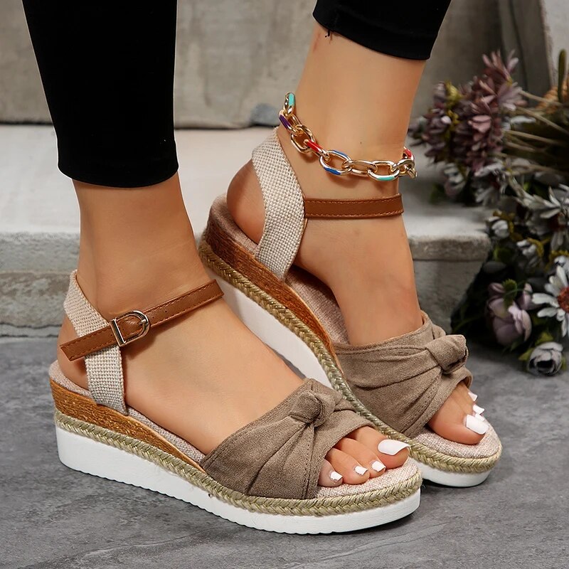CM | Modische Sandalen