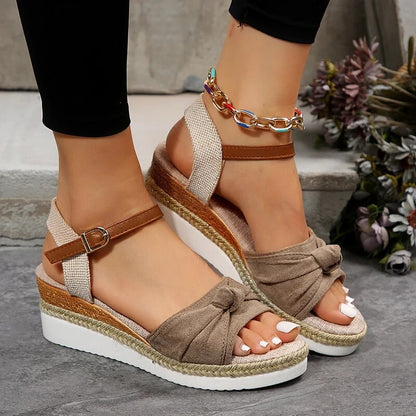 CM | Modische Sandalen
