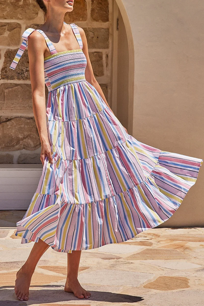Kleid mit dünnen Trägern und Punkten auf der Fashion Street