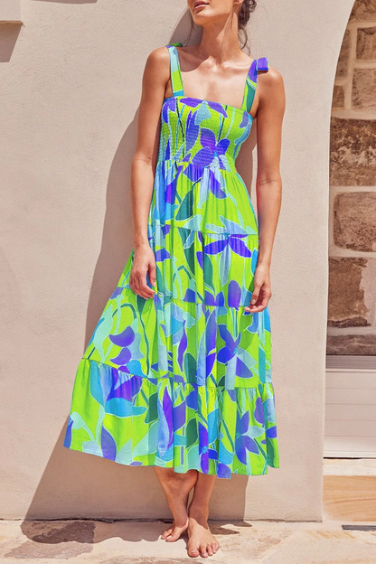 Kleid mit dünnen Trägern und Punkten auf der Fashion Street