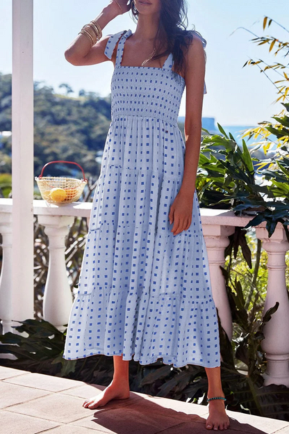 Kleid mit dünnen Trägern und Punkten auf der Fashion Street