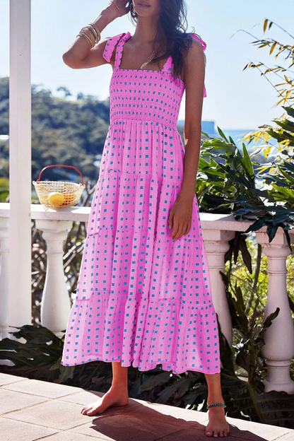 Kleid mit dünnen Trägern und Punkten auf der Fashion Street