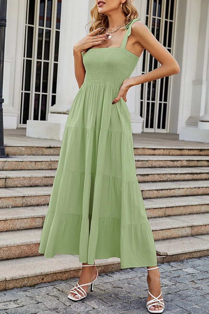 Kleid mit dünnen Trägern und Punkten auf der Fashion Street