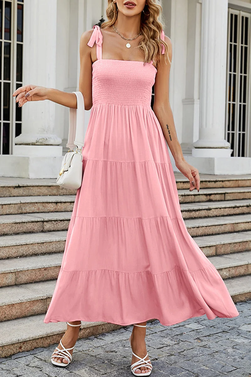 Kleid mit dünnen Trägern und Punkten auf der Fashion Street