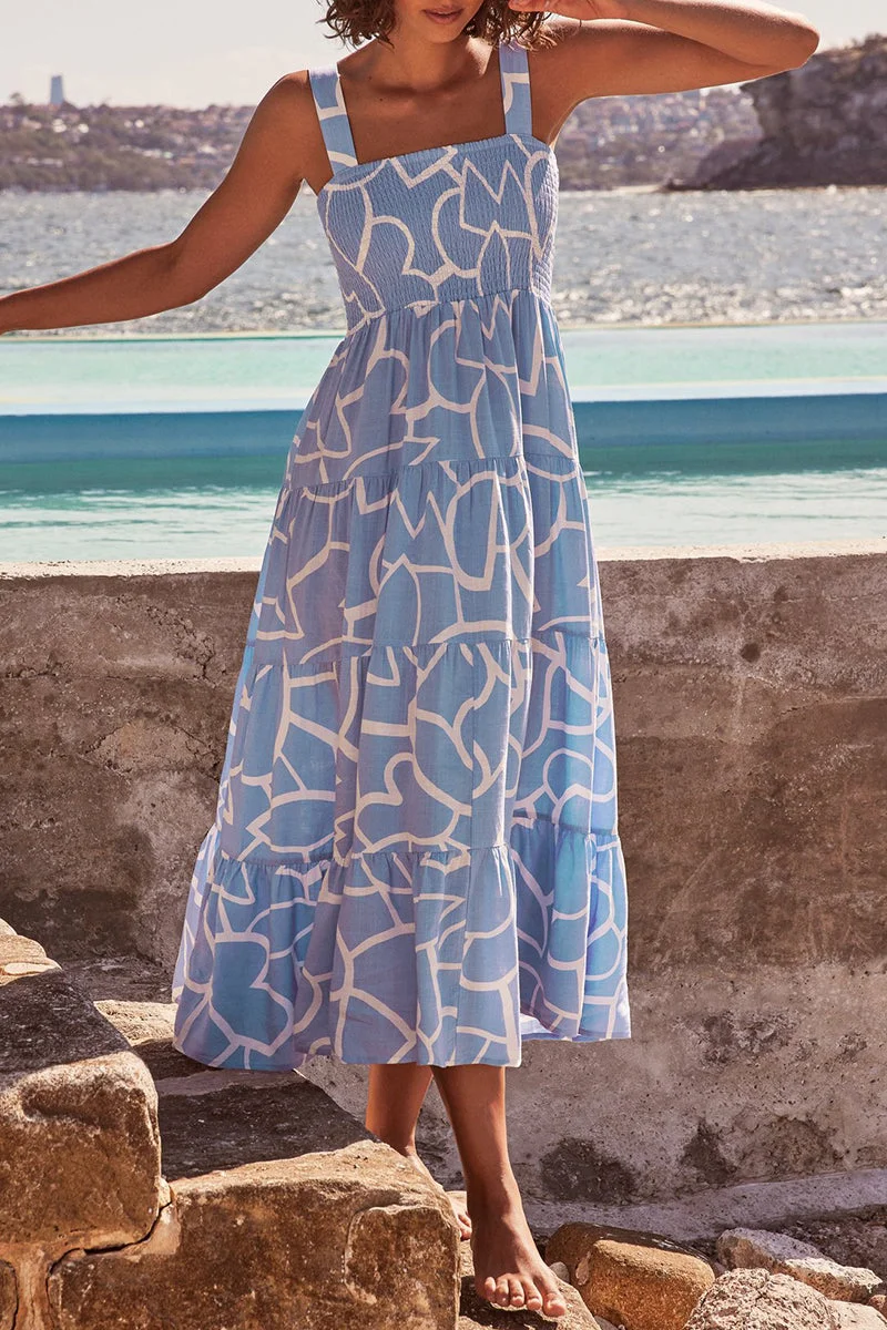Kleid mit dünnen Trägern und Punkten auf der Fashion Street