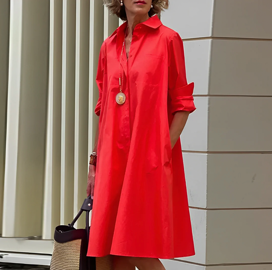 Zeitloses Hemdkleid mit moderner Eleganz