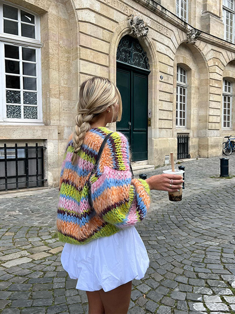 Bunt bestickte Damenstrickjacke