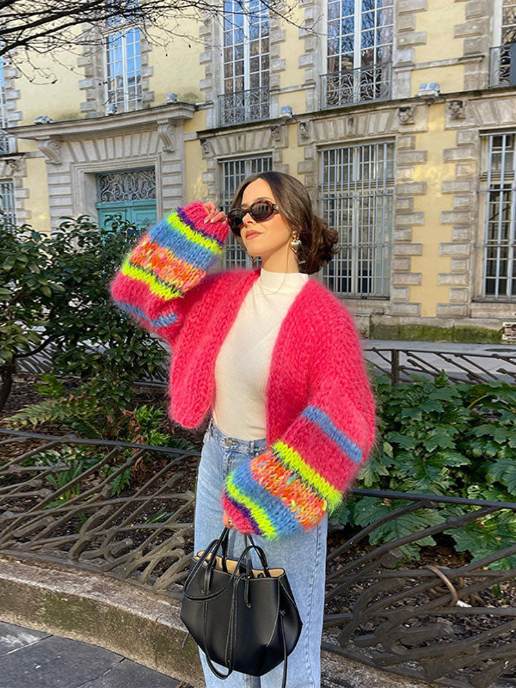 Bunt bestickte Damenstrickjacke