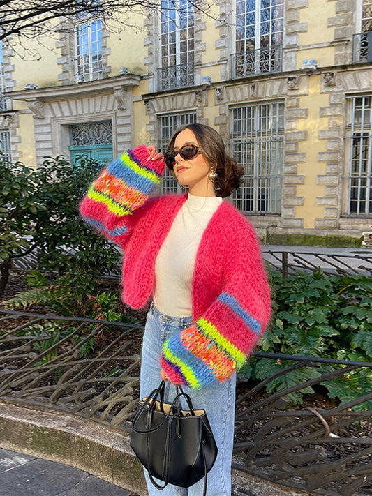 Bunt bestickte Damenstrickjacke