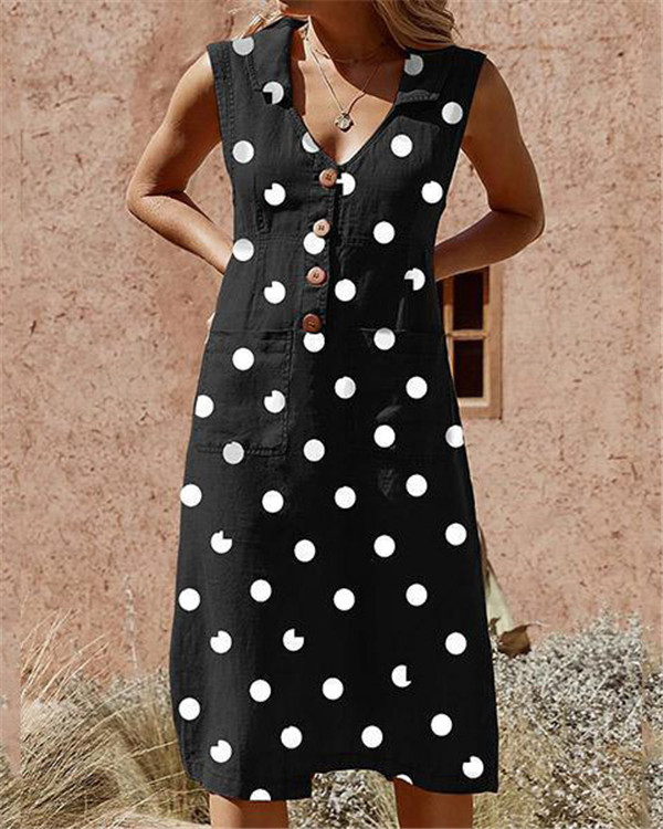 Elegantes Kleid mit Taschen und Punkten, mit Knöpfen verschließbar, in Übergröße