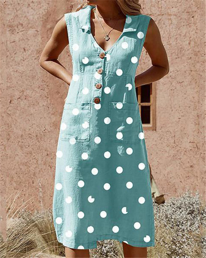 Elegantes Kleid mit Taschen und Punkten, mit Knöpfen verschließbar, in Übergröße