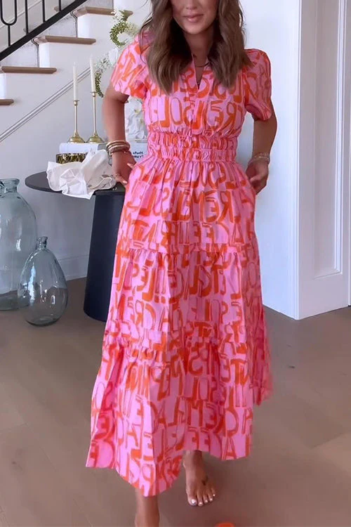 Offenes Kleid mit abstraktem Print und Rüschen an der Taille