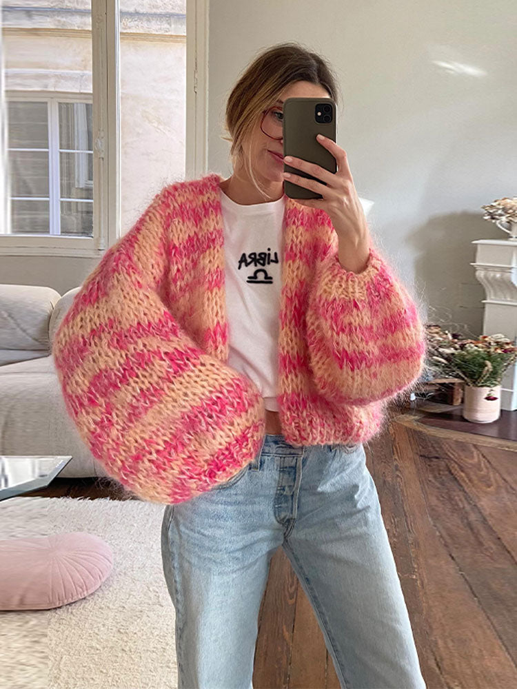 Bunt bestickte Damenstrickjacke