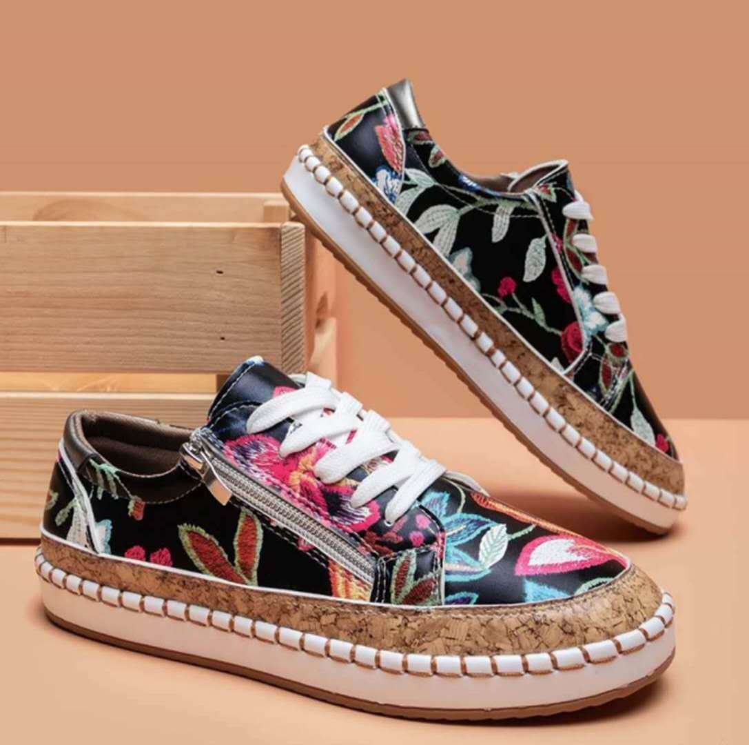 Monaco - Flache Freizeitschuhe für Frauen mit Schnürsenkeln und Blockfarbendruck