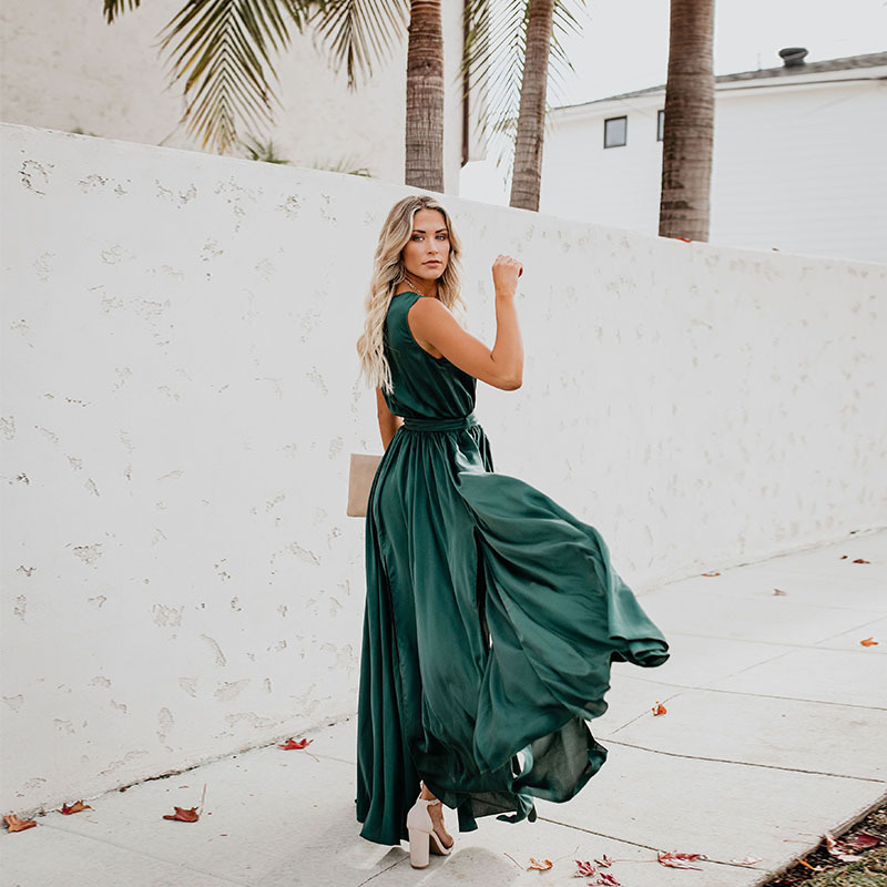 Meredith - Maxikleid mit tiefem Ausschnitt, ärmellos, mit geknöpftem Gürtel