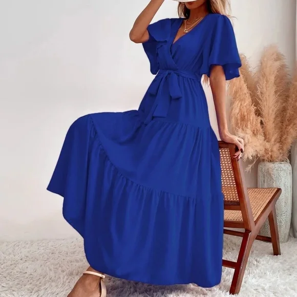 Boho-Kleid mit Schmetterlingsärmeln und Maxikleid mit Rüschen