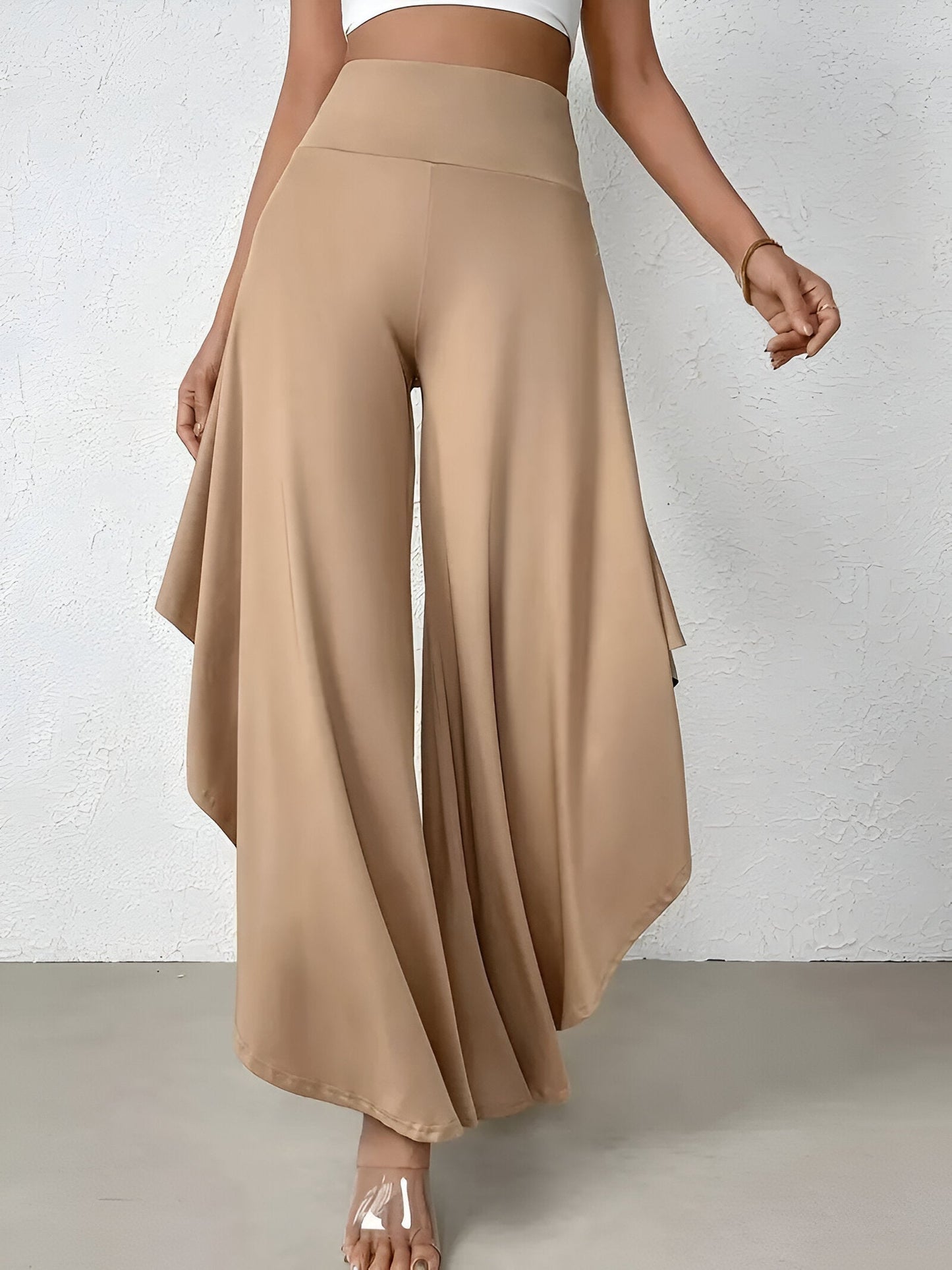 Weite Hose mit asymmetrischem Hemd