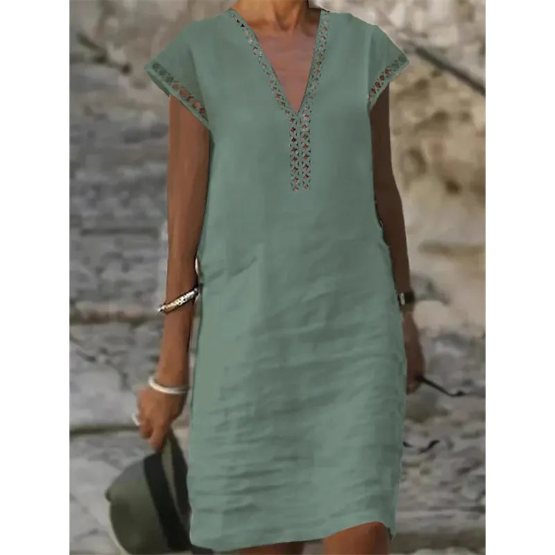 Kleid mit Rundhalsausschnitt und Spitzeneinsatz
