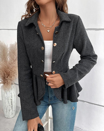 Eleganter Slim-Fit-Blazer mit Streifen, Knöpfen und Rüschensaum