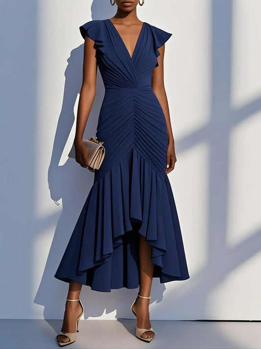 Elegantes Midi-Abendkleid mit Ausschnitt mit Rüschen und kurzen Ärmeln