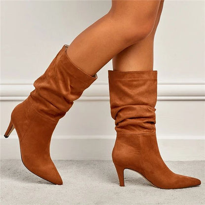 Wadenhohe Stiefel aus Wildleder mit hohen Absätzen - Gillian