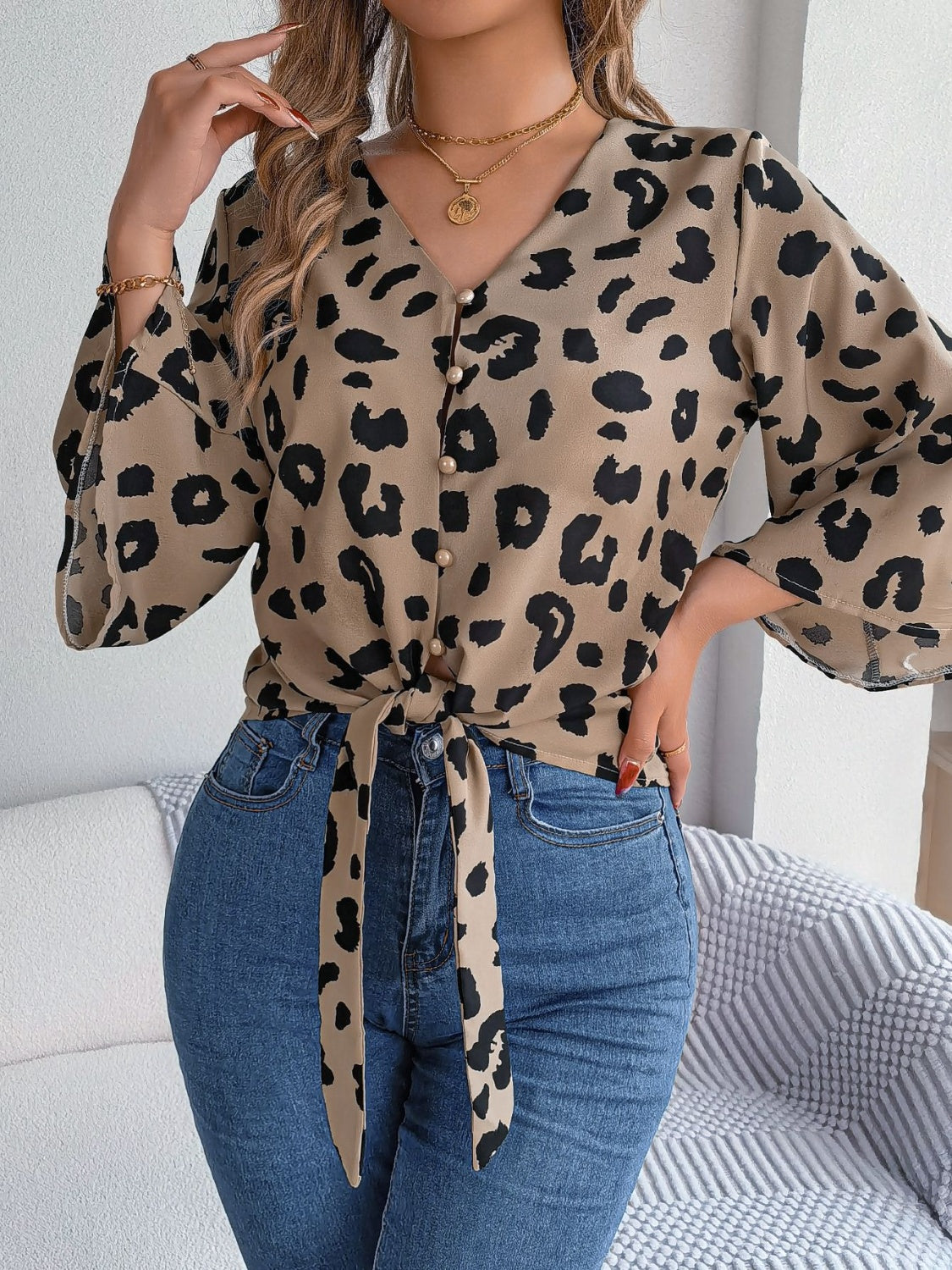 Elena - Stylische Damenbluse Leopard Knopf
