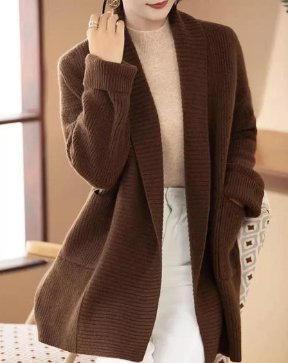 Clara - Klassische lange Strickjacke für Frauen