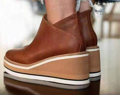 Plateaustiefel und Plateausohle mit Gummiband - Slip-On-Komfort