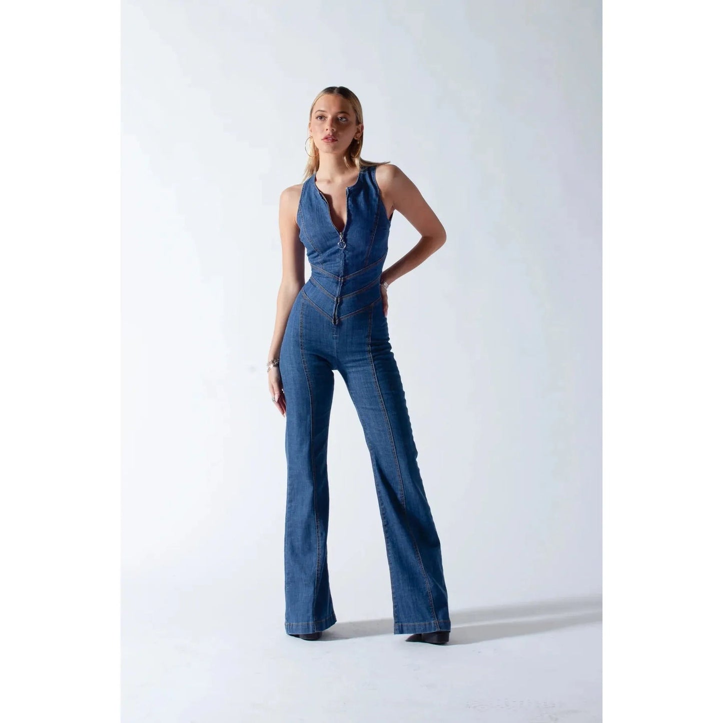 Eleri - Rückenfreier Jumpsuit mit Herzausschnitt