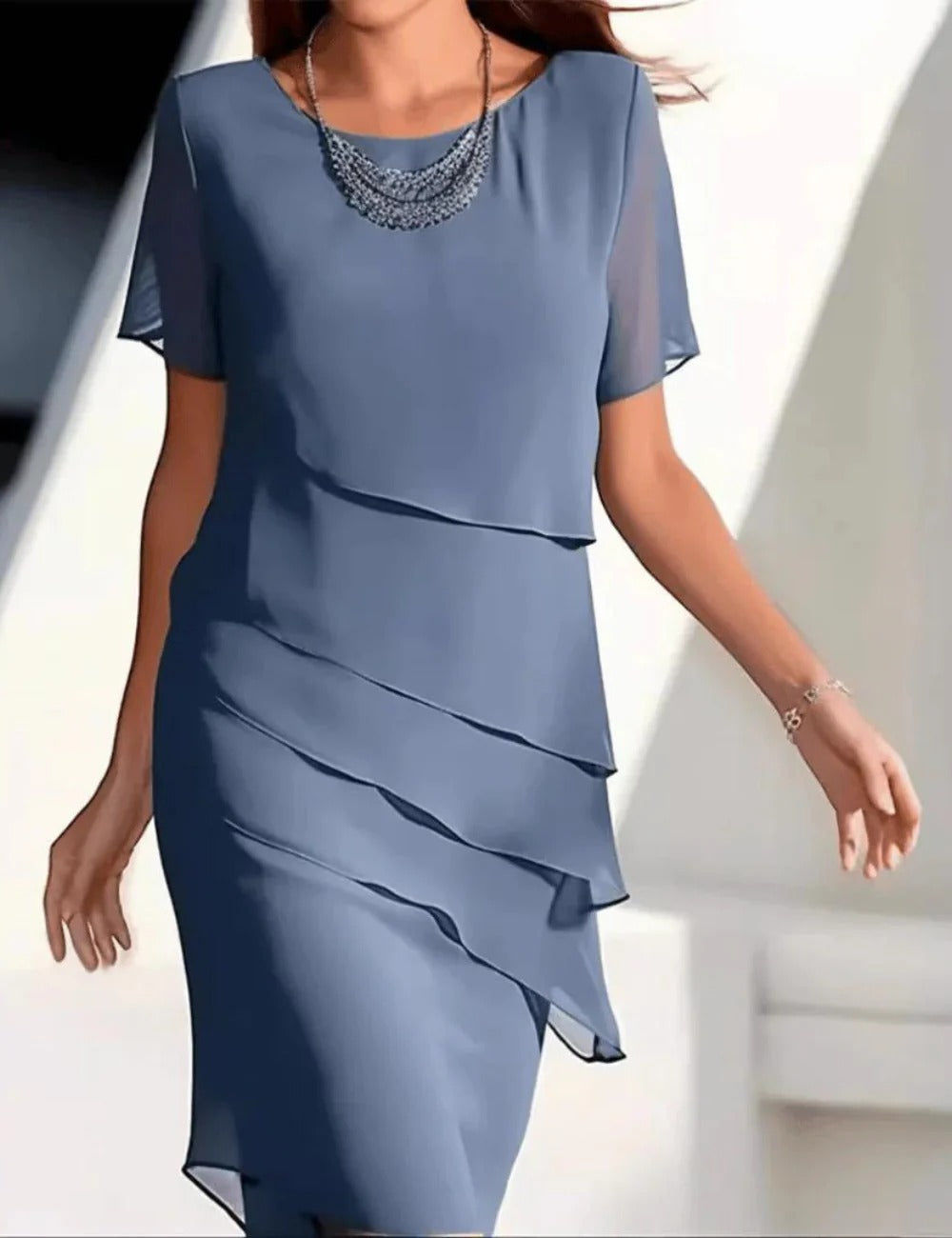 Elegantes Lagenkleid für den Alltag
