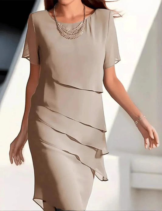 Elegantes Lagenkleid für den Alltag