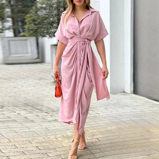 Damenkleid mit modernem Stil und modernem Schnitt