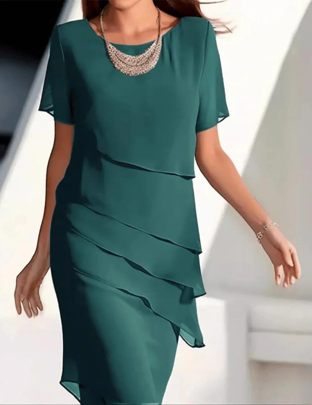 Elegantes Lagenkleid für den Alltag