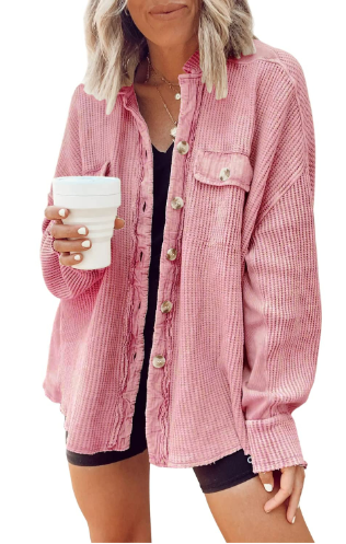 Modische Jacke mit Knöpfen: eine Kombination aus Komfort und modernem Stil