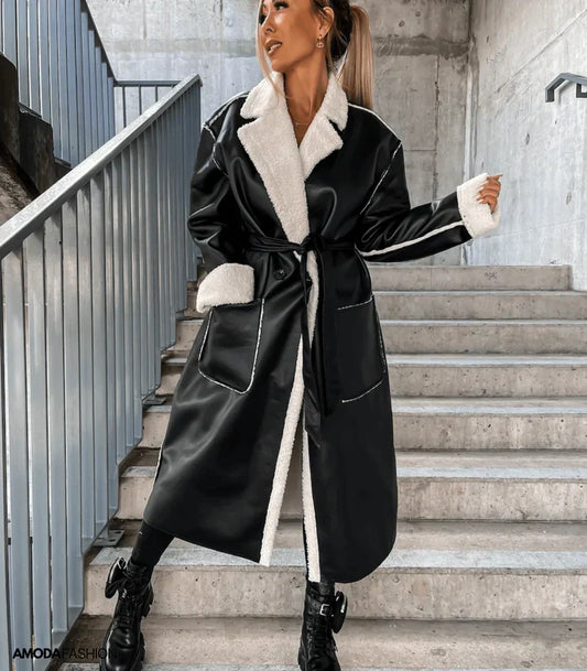 Jacke aus Leder und Fleece mit Schnürsenkeln