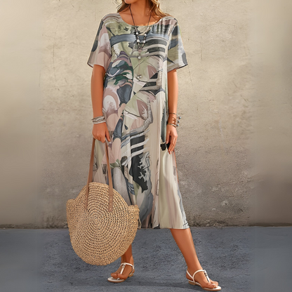 Elegantes, fließendes Blumenkleid
