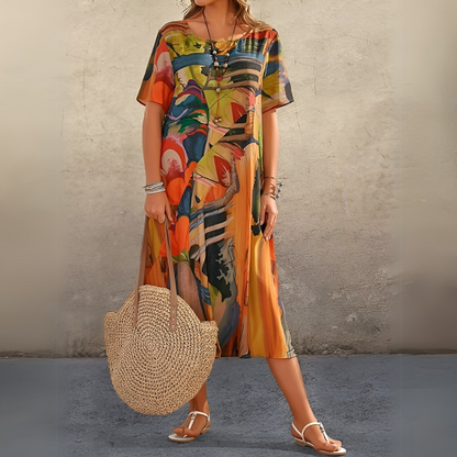 Elegantes, fließendes Blumenkleid
