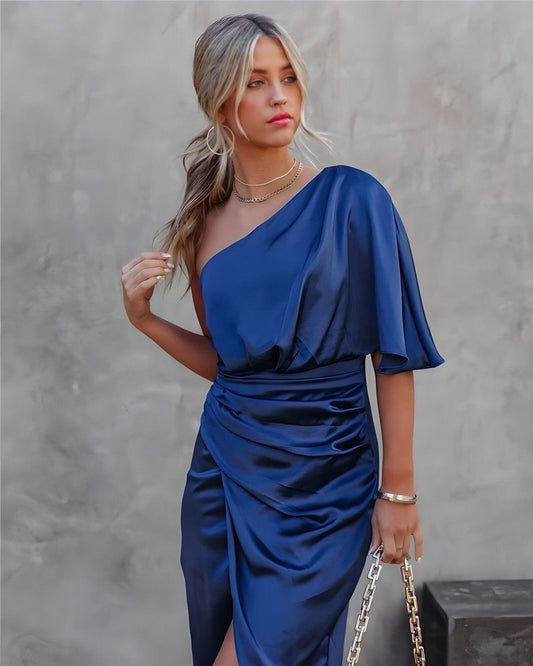 Elegantes asymmetrisches Kleid
