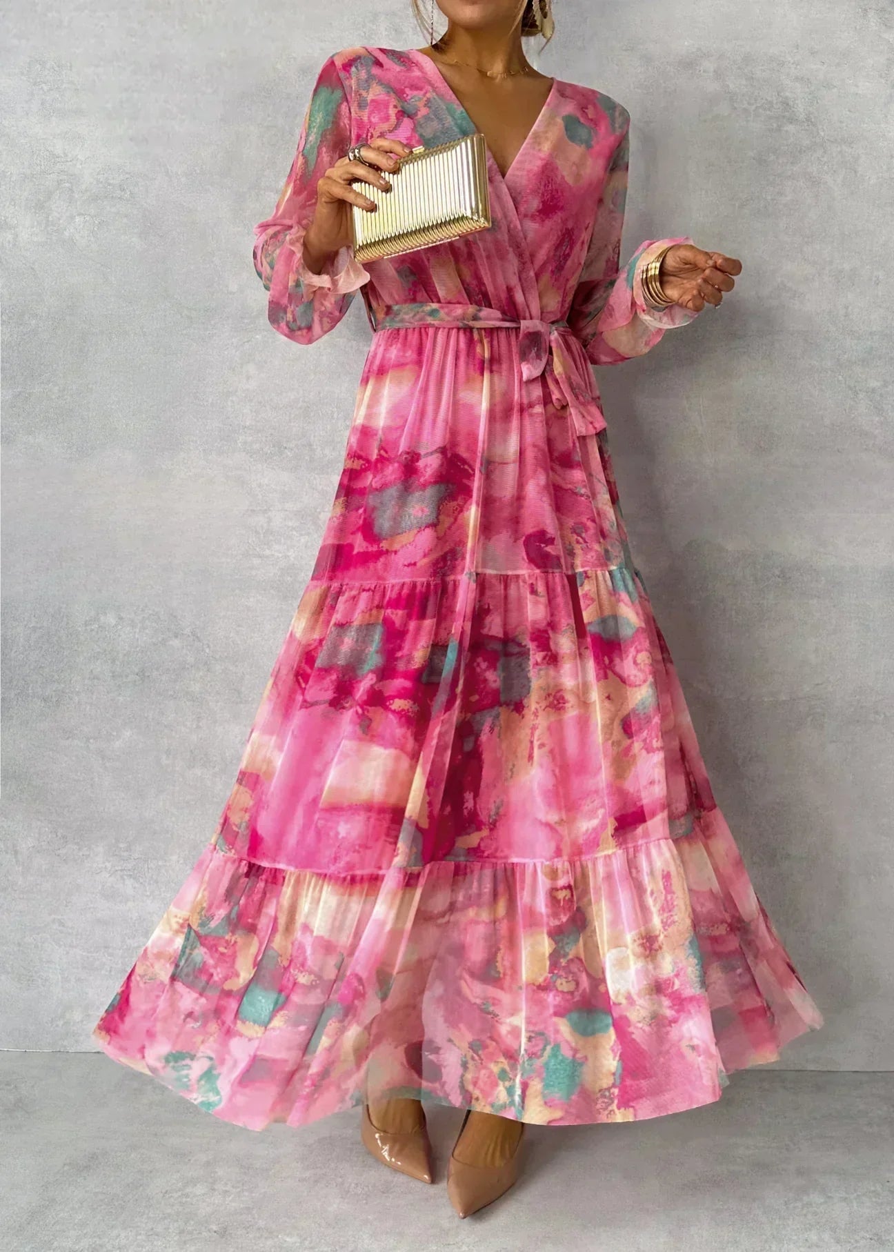 Sommerkleid mit langen Ärmeln in modernem Schnitt